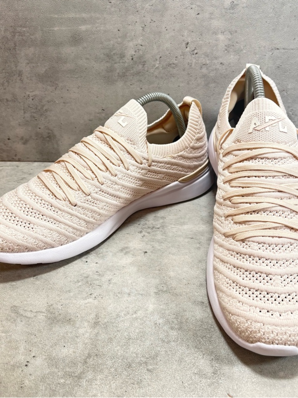 NEW APL Techloom Wave Running Workout Sneakers Shoes Cream Mens 9 Womens 10.5